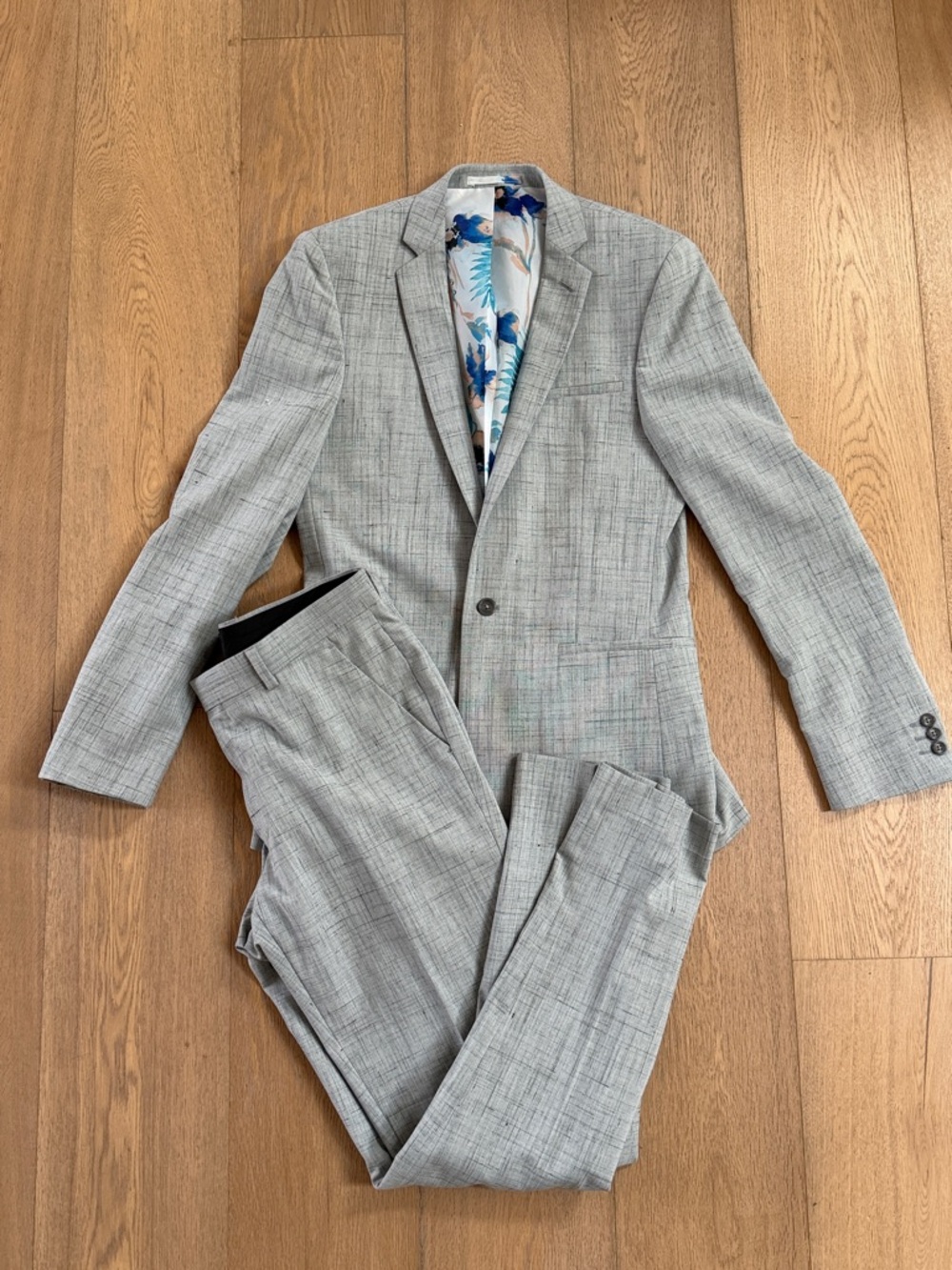 ASOS Men's Light Gray Textured Suit Jacket & Trousers